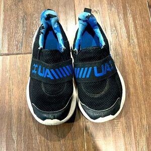 Boys Sz 11 black and blue UA shoes